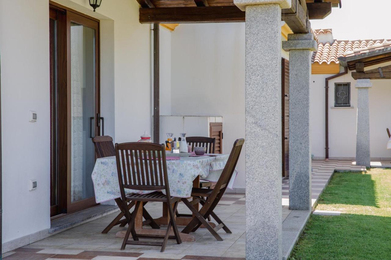Le Residenze Di Baia Sant'Anna Vila Tanaunella Exterior foto