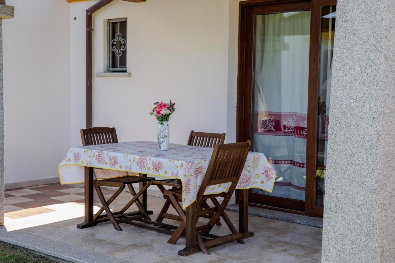 Le Residenze Di Baia Sant'Anna Vila Tanaunella Exterior foto