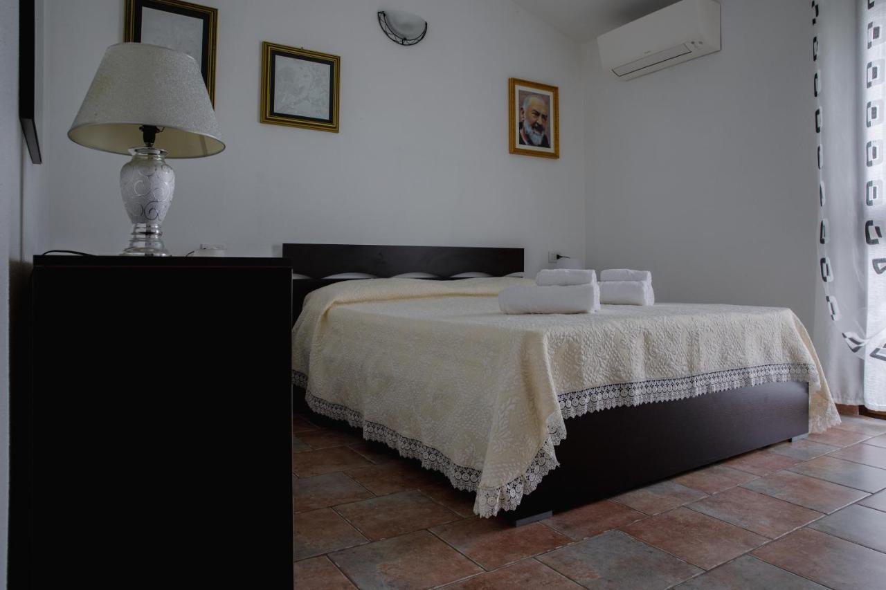 Le Residenze Di Baia Sant'Anna Vila Tanaunella Exterior foto
