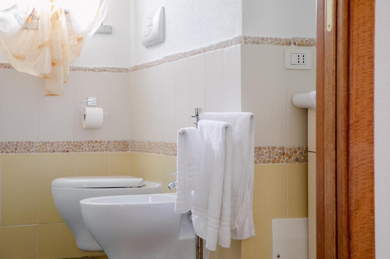 Le Residenze Di Baia Sant'Anna Vila Tanaunella Exterior foto
