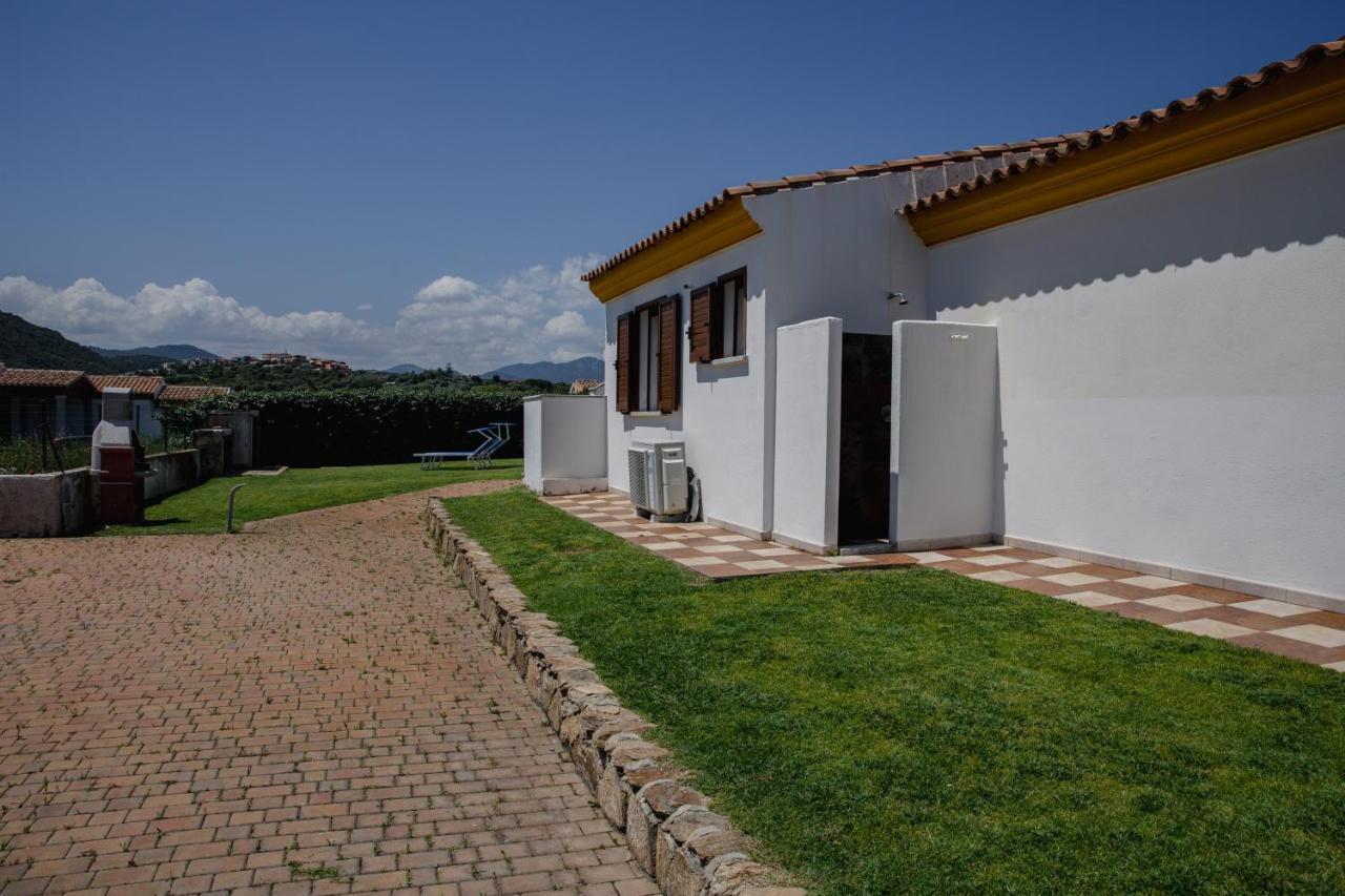 Le Residenze Di Baia Sant'Anna Vila Tanaunella Exterior foto
