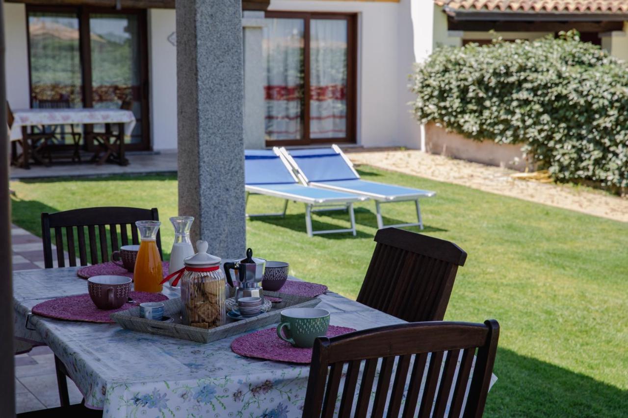 Le Residenze Di Baia Sant'Anna Vila Tanaunella Exterior foto