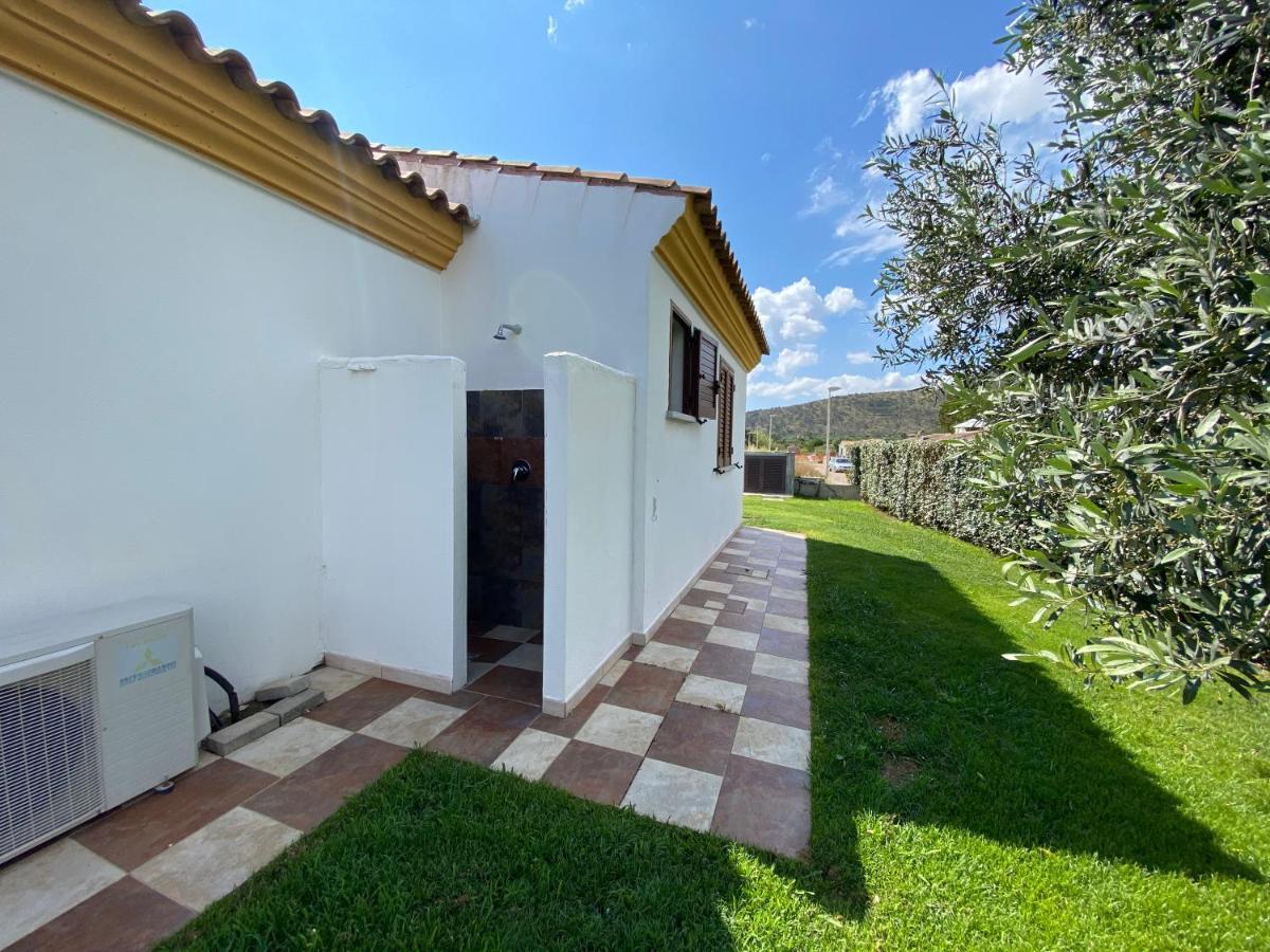 Le Residenze Di Baia Sant'Anna Vila Tanaunella Exterior foto